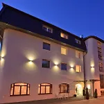 Amber 3*