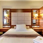 Amber Hotel 3*
