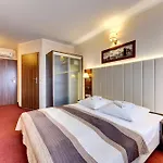 Hotel Amber 3*