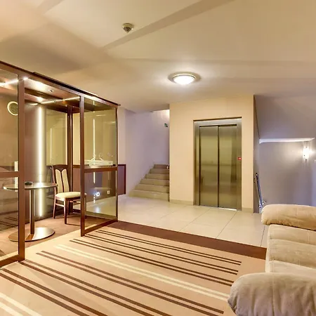 Amber Hotel 3*