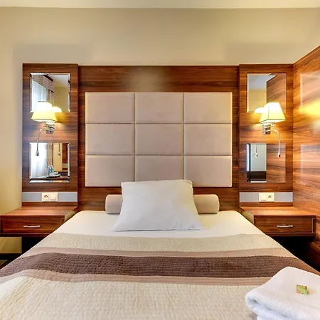 Amber Hotel 3*