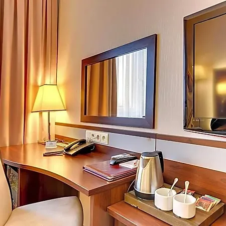 Amber Hotel 3*