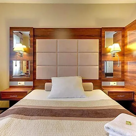 Amber Hotel 3*